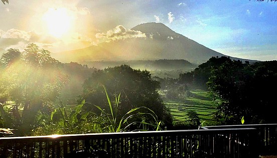 sultry Agung